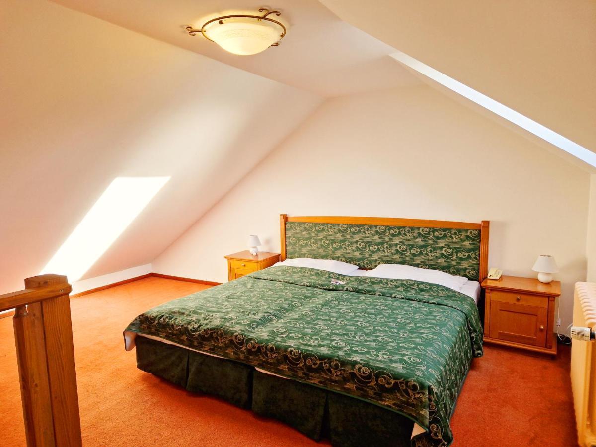 Romantik Hotel Eleonora Tábor Buitenkant foto