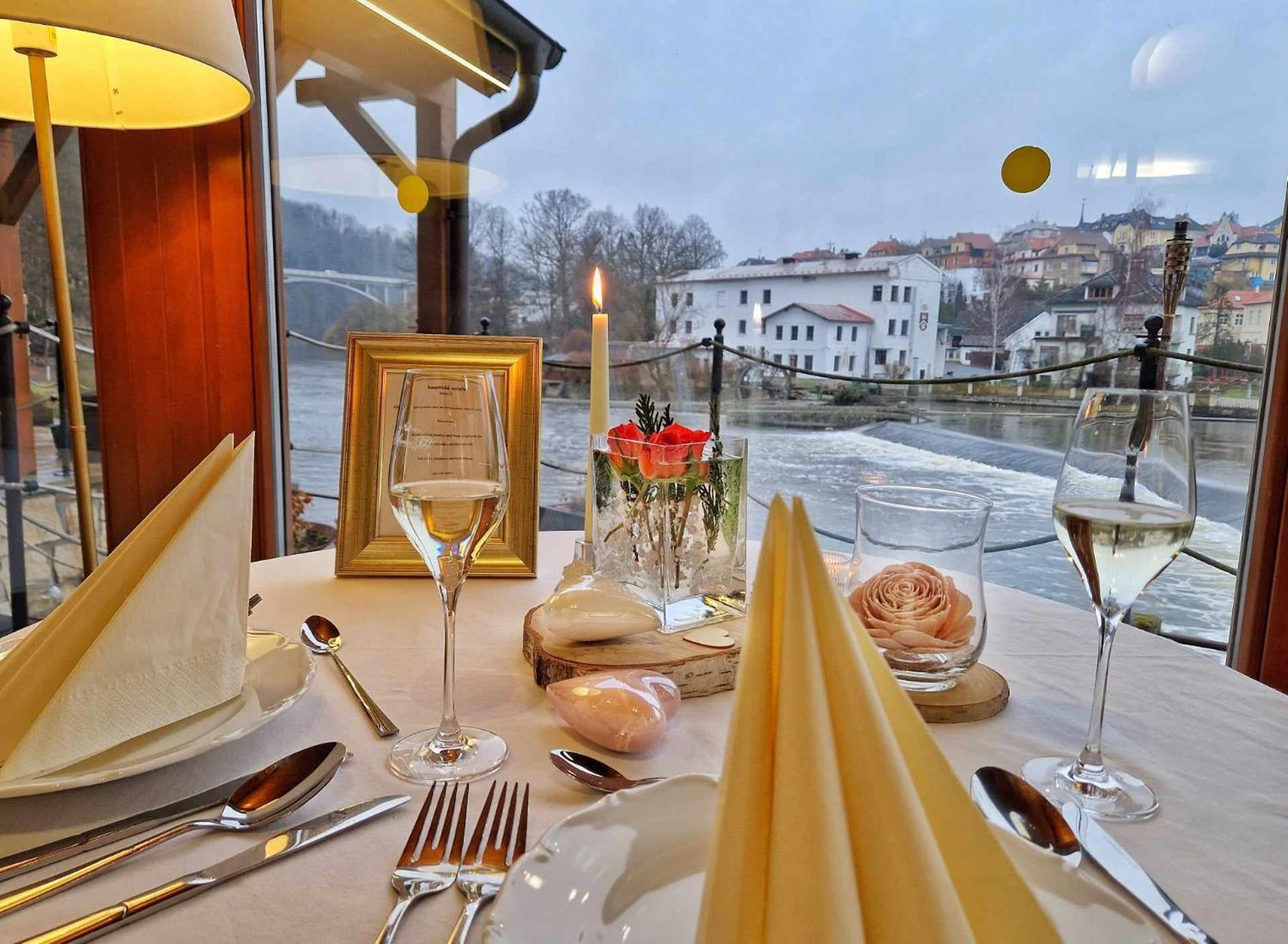 Romantik Hotel Eleonora Tábor Buitenkant foto