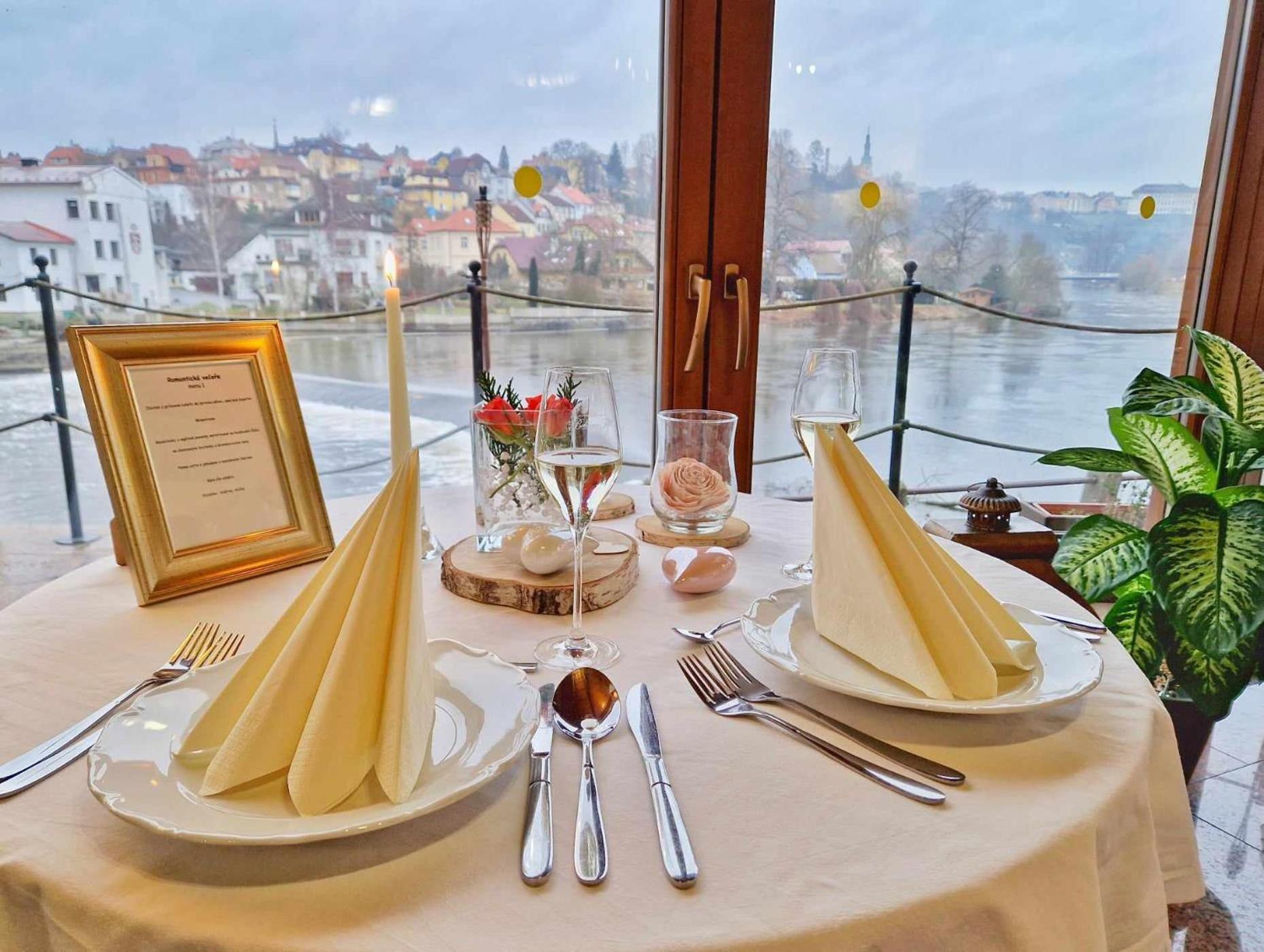 Romantik Hotel Eleonora Tábor Buitenkant foto